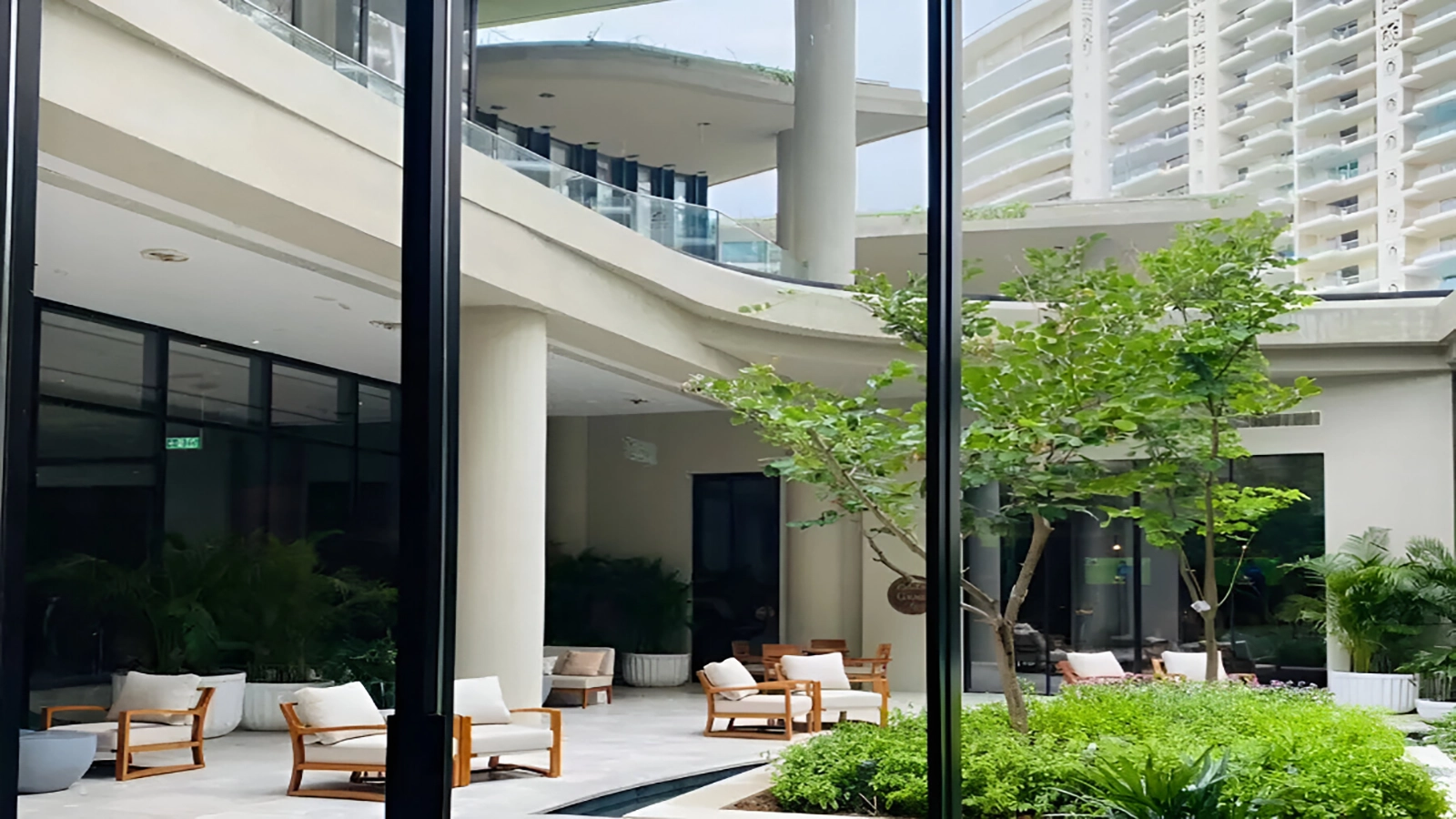 DLF The Camellias Apartments in sector 42  Gurgaon-Outdoor-Sitting-Area